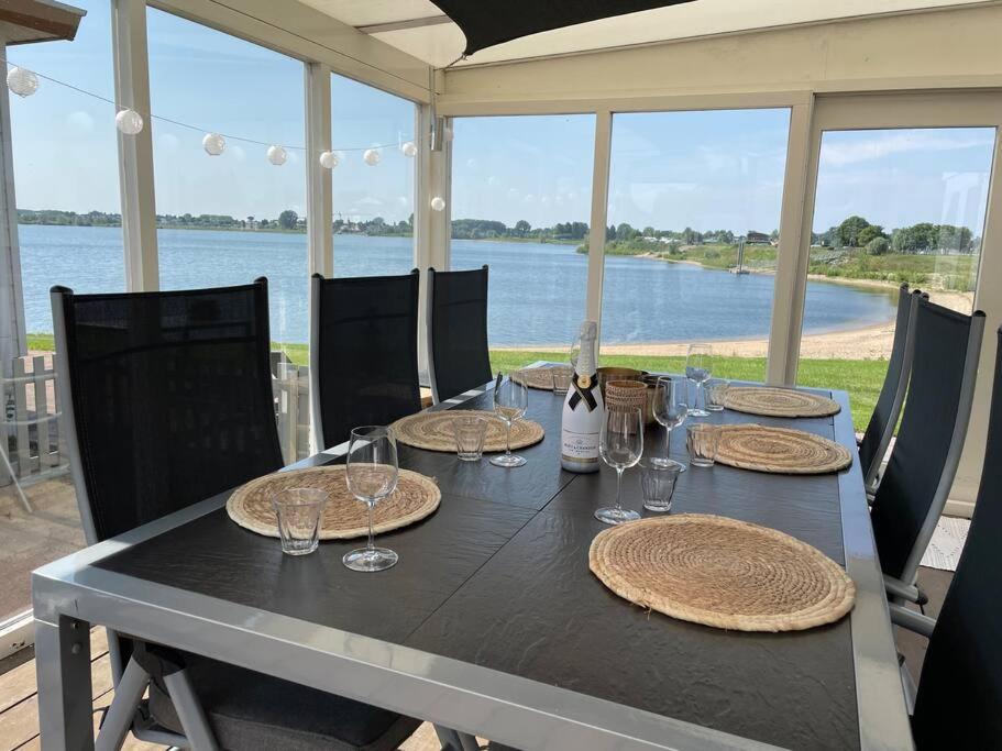 Luxe Chalet Direct Aan Het Water Met Strand Lith Εξωτερικό φωτογραφία